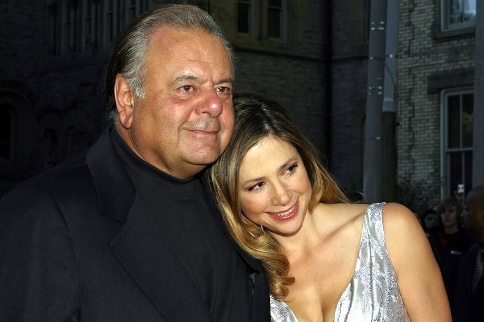 El actor Paul Sorvino, famosos por dar vida a mafiosos en cintas como 'Buenos Muchachos', falleció por causas naturales a los 83 años. En foto, al lado de su hija, la actriz Mira Sorvino.