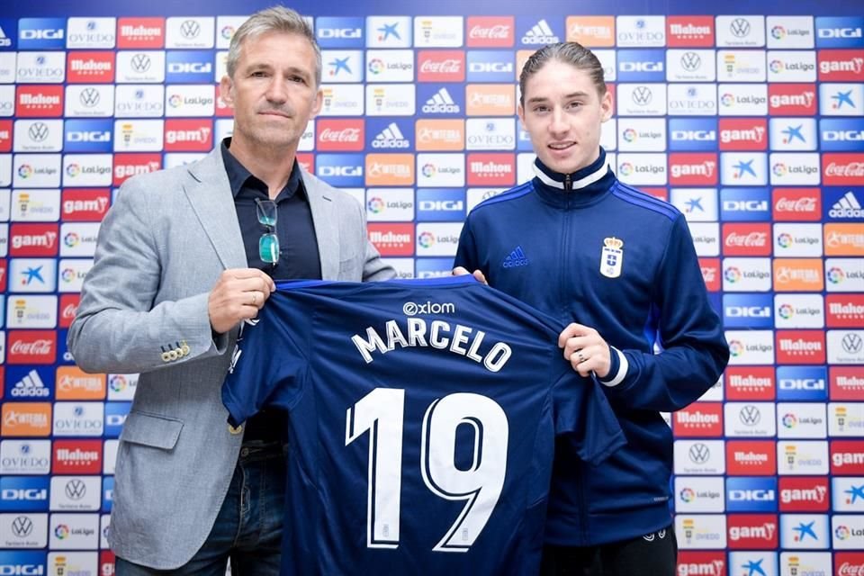 Marcelo Flores fue presentado oficialmente con el Oviedo, equipo donde portará el número 19.