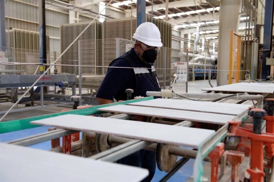 Lamosa dijo que el refinanciamiento se estableció a un plazo de 7 años a tasa variable.