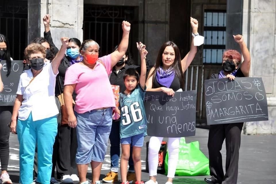 Con cantos y consignas exigieron castigo para culpables de feminicidio de Margarita.