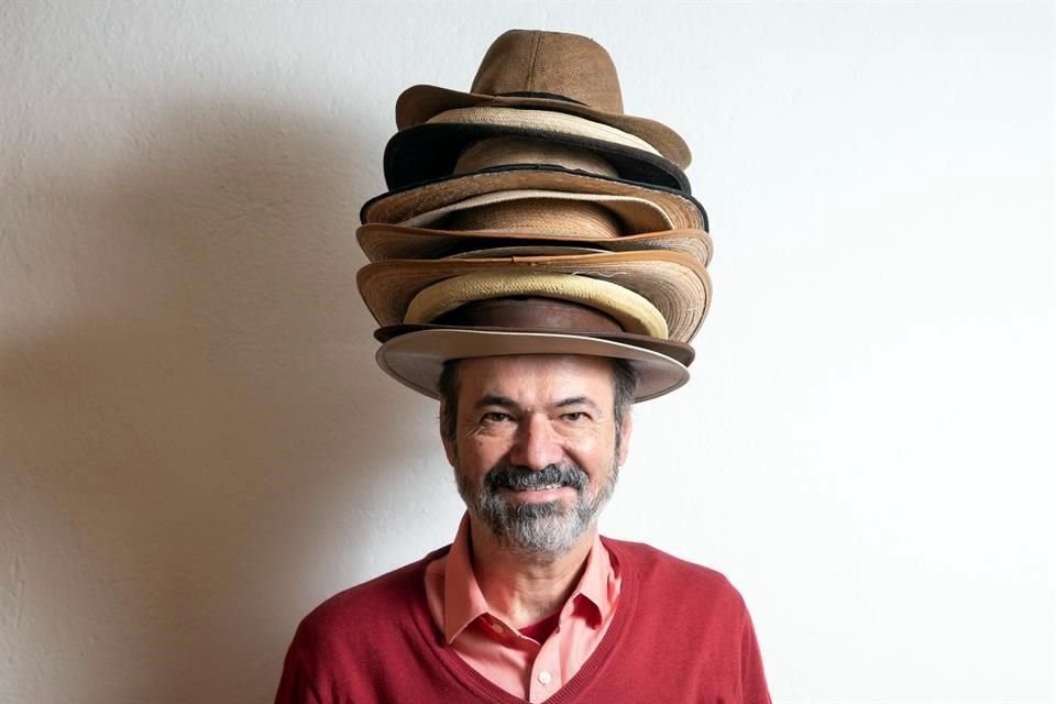 Juan Villoro publicó 'El hámster del presidente' en 2018 con SM. Obra que es llevada al teatro bajo la dirección de Paula Zelaya.