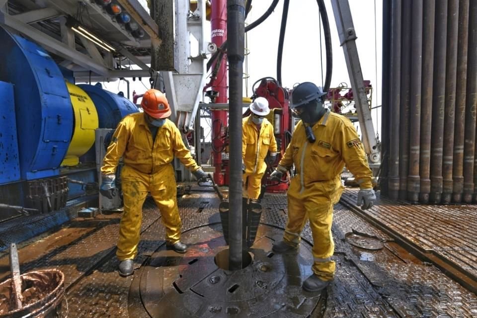 Se estima 126 mil 232 mdd en inversión petrolera hacia 2030.