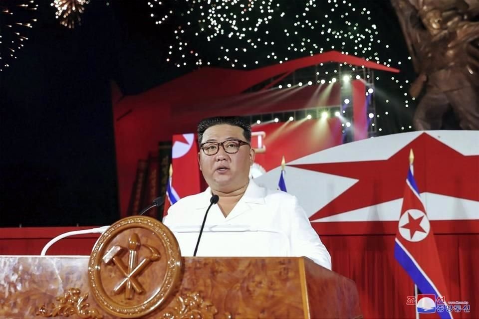 El líder de Corea del Norte, Kim Jong-un, pronuncia un discurso en la ceremonia por el 69 aniversario del cese al fuego en la guerra de las Coreas.