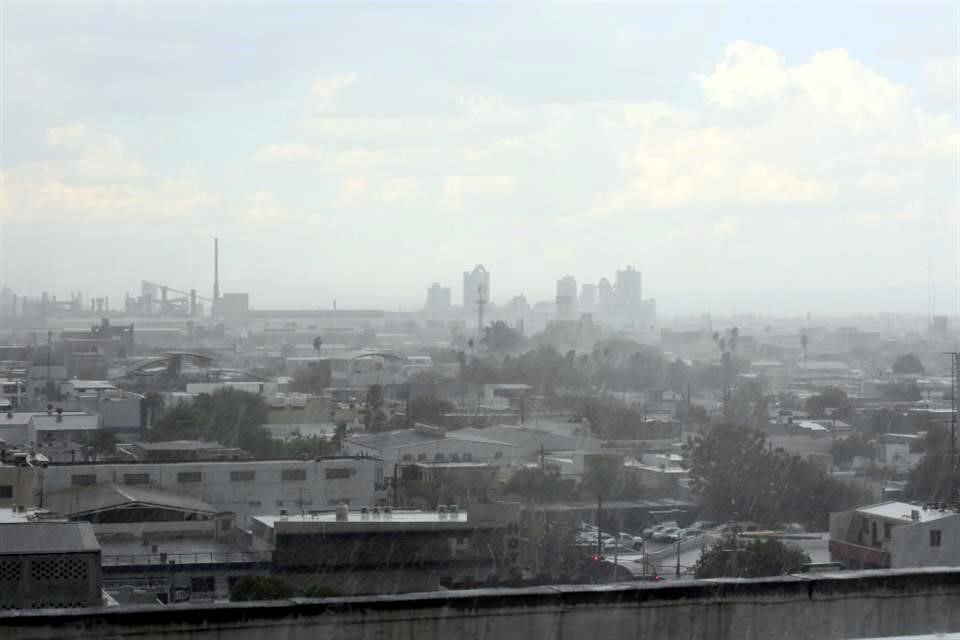 Una lluvia de ligera a moderada trae un respiro a la Ciudad, que enfrenta una fuerte sequía y tiene las presas en niveles críticos.