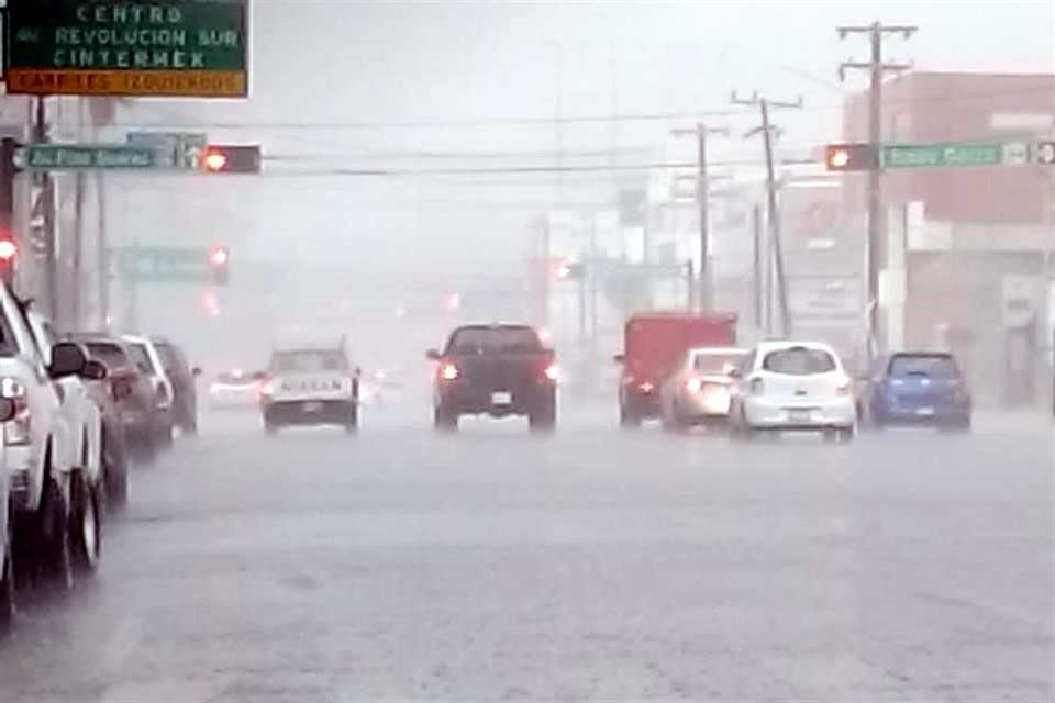 Una lluvia de ligera a moderada trae un respiro a la Ciudad, que enfrenta una fuerte sequía y tiene las presas en niveles críticos.