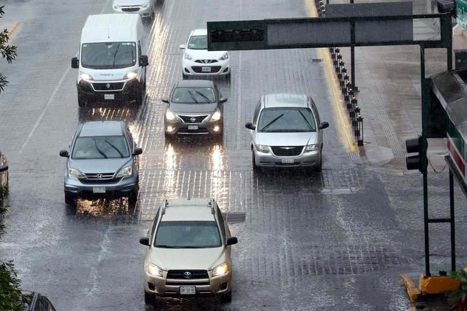 Una lluvia de ligera a moderada trae un respiro a la Ciudad, que enfrenta una fuerte sequía y tiene las presas en niveles críticos.