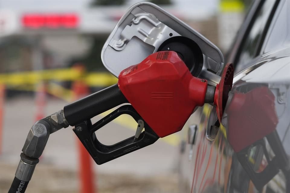 Por cada litro de combustible que se vende, se descuenta un monto que establezca  SHCP.