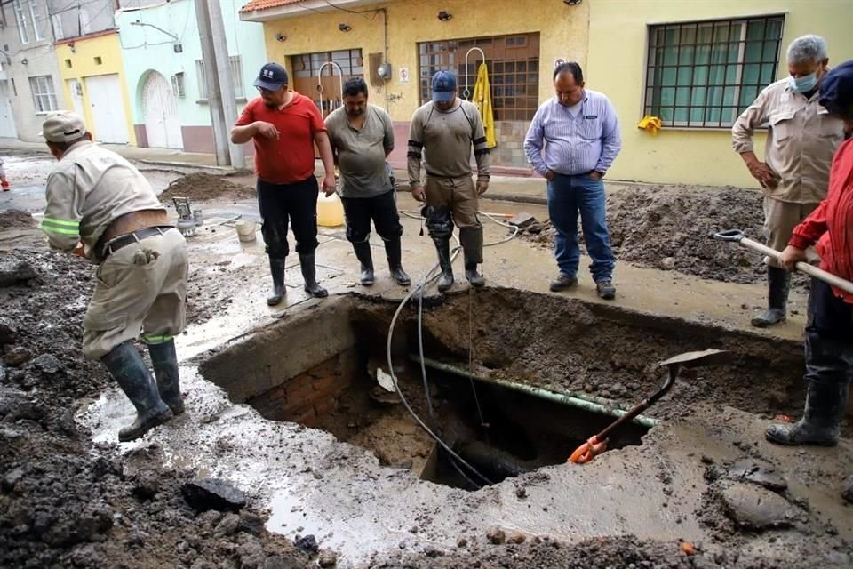 El problema, según detalló el Sistema de Aguas de la Ciudad de México (Sacmex), fue en una tubería de seis pulgadas que transporta agua potable en la red local.