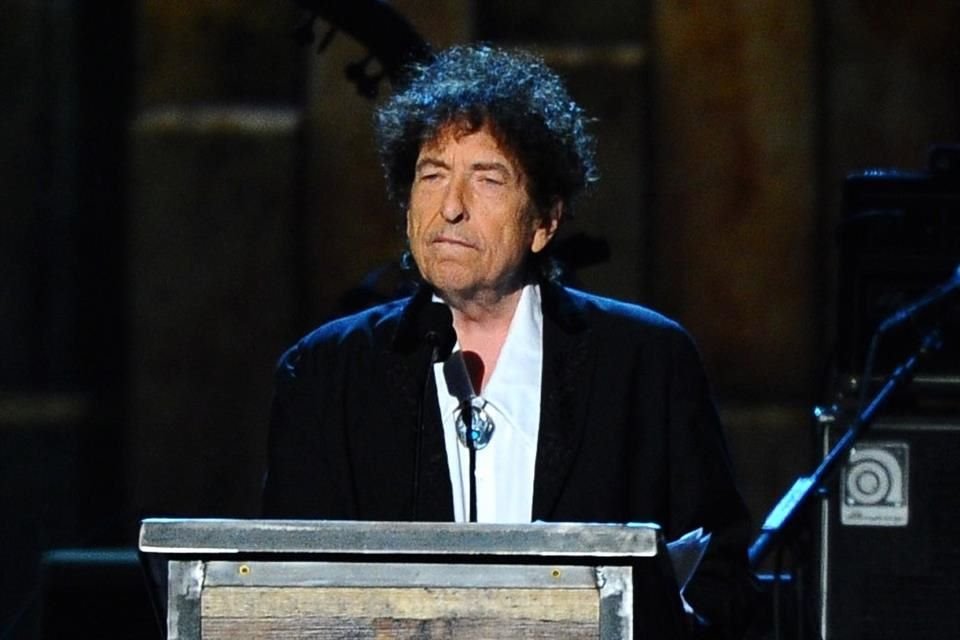 Una mujer que había acusado a Bob Dylan por abuso sexual cuando tenía 12 años retiró su demanda este jueves.