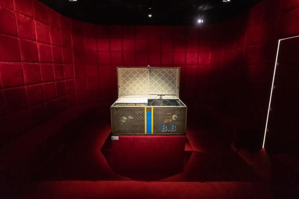 Louis Vuitton inauguró su nueva exhibición '200 Trunks, 200 Visionaries: The Exhibition', en Beverly Hills; disponible hasta septiembre.