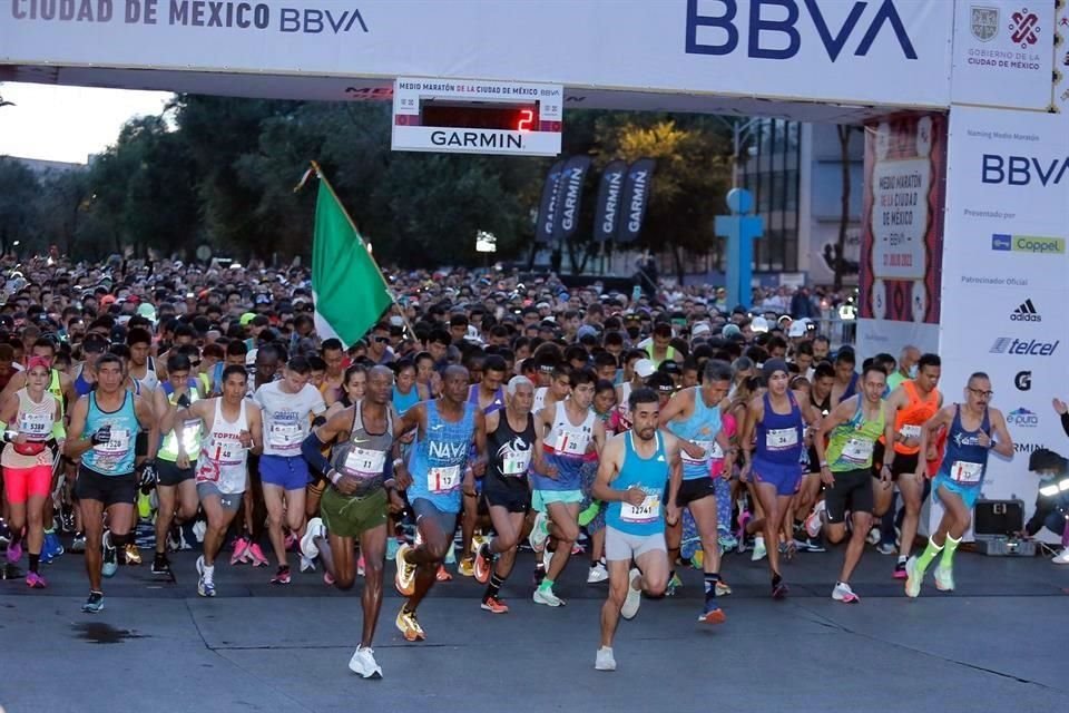 Así arrancó el Medio Maratón de la CDMX.