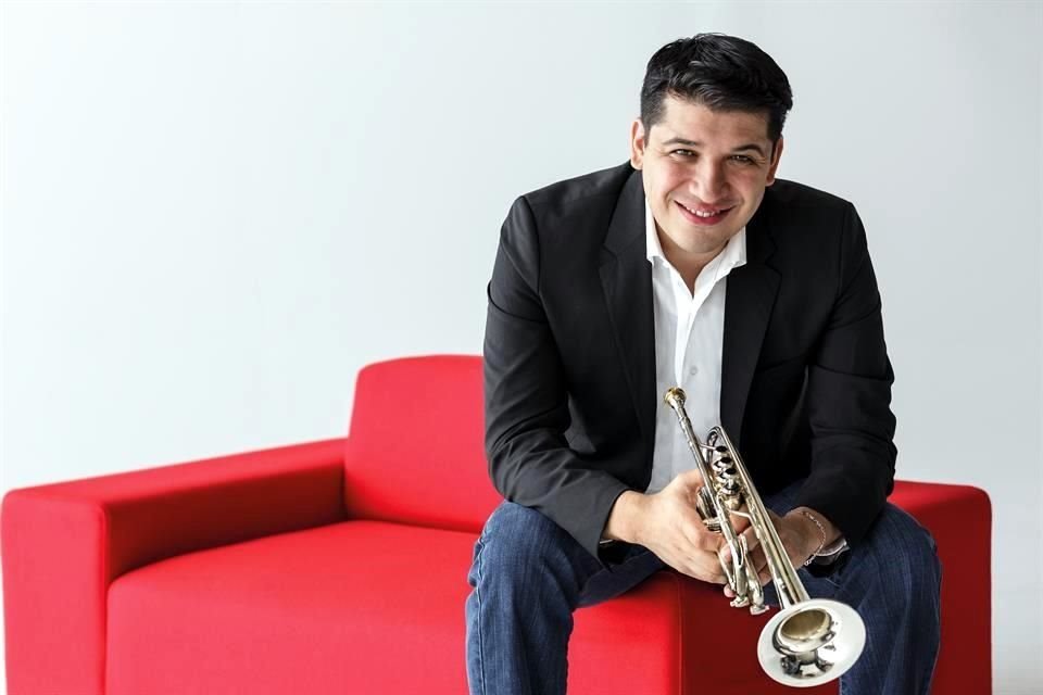 El trompetista venezolano Pacho Flores alista su regreso a México con un 'canto' a sus raíces.