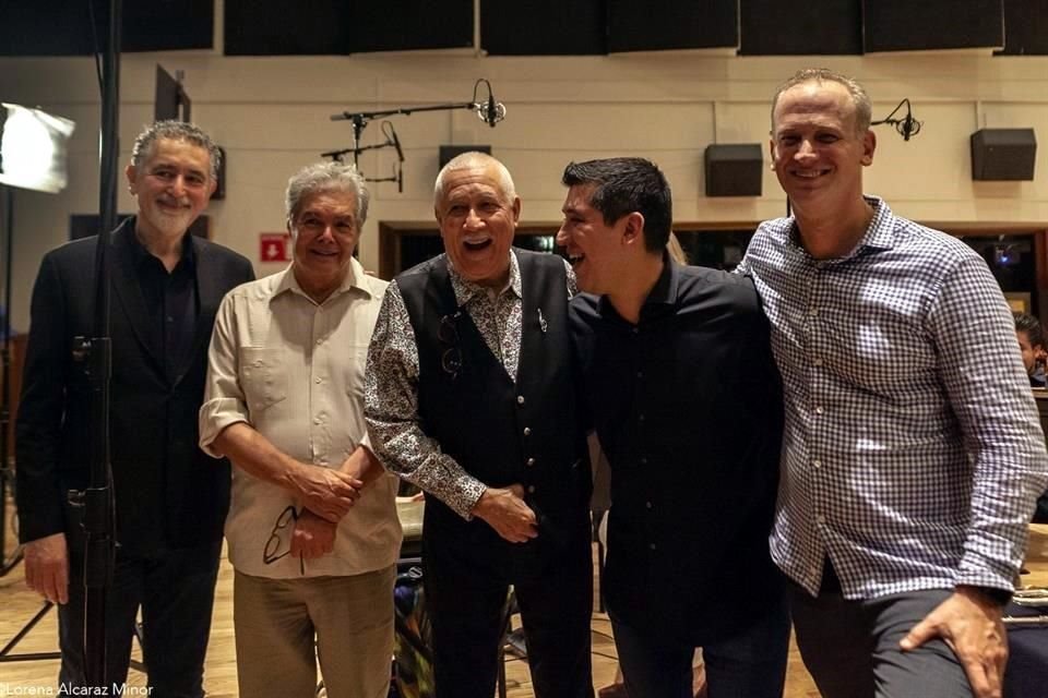 Daniel Freiberg, Arturo Márquez, Paquito D'Rivera, Pacho Flores y Carlos Miguel Prieto durante la grabación de 'Estirpe', realizada en 2019. Luego de 3 años, se alista la presentación.