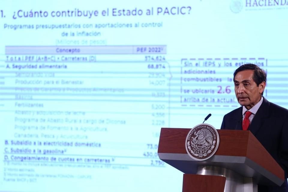 Rogelio Ramírez de la O, Secretario de Hacienda, en conferencia.