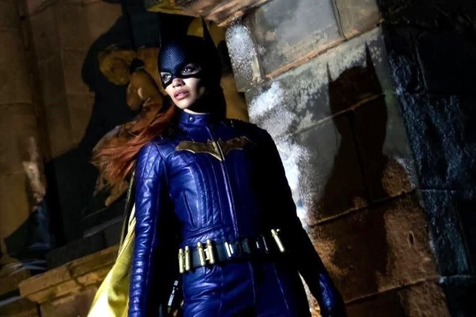 Sin dar muchas razones, Warner Bros. decidió ya no estrenar ni en cines ni en streaming la cinta 'Batgirl', de DC, con Michael Keaton.