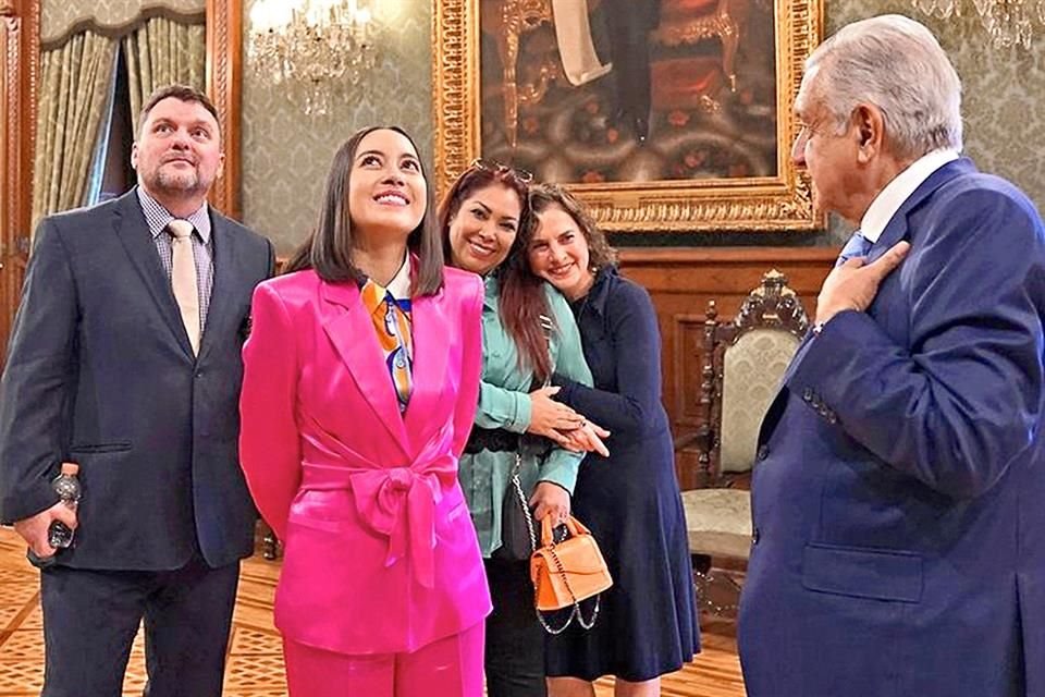 En su visita a Palacio Nacional, el Presidente Andrés Manuel López Obrador mostró el inmueble a Katya Echazarreta, la primera mujer mexicana en ir al espacio.