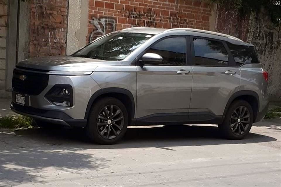 Vecinos de la calle Lago Salma, en la Colonia Huichapan, reportaron una camioneta Chevrolet sospechosa estacionada en la zona.