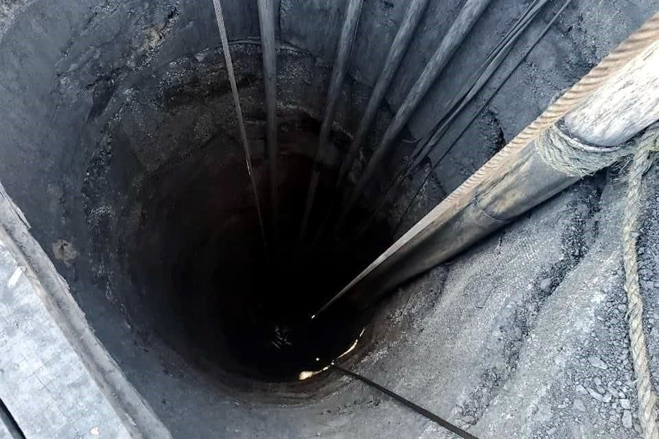 Los mineros entraron por un tiro vertical al pozo, que se inundó al romper la pared de un cuerpo de agua.