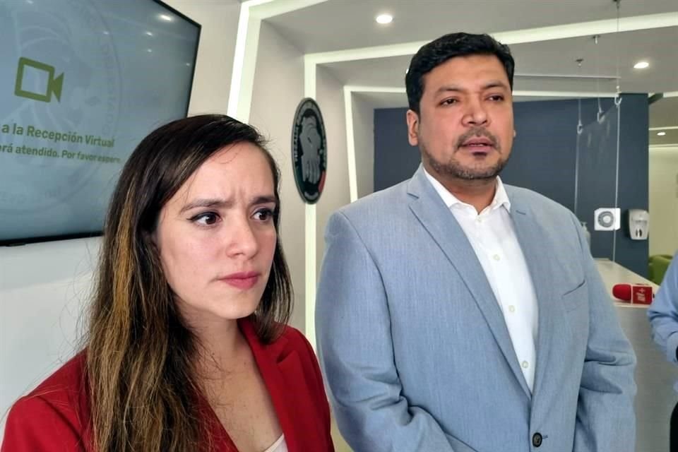 Luis Enrique Orozco, vicefiscal de Nuevo León, y Griselda Núñez, Fiscal Especializada en Feminicidios.