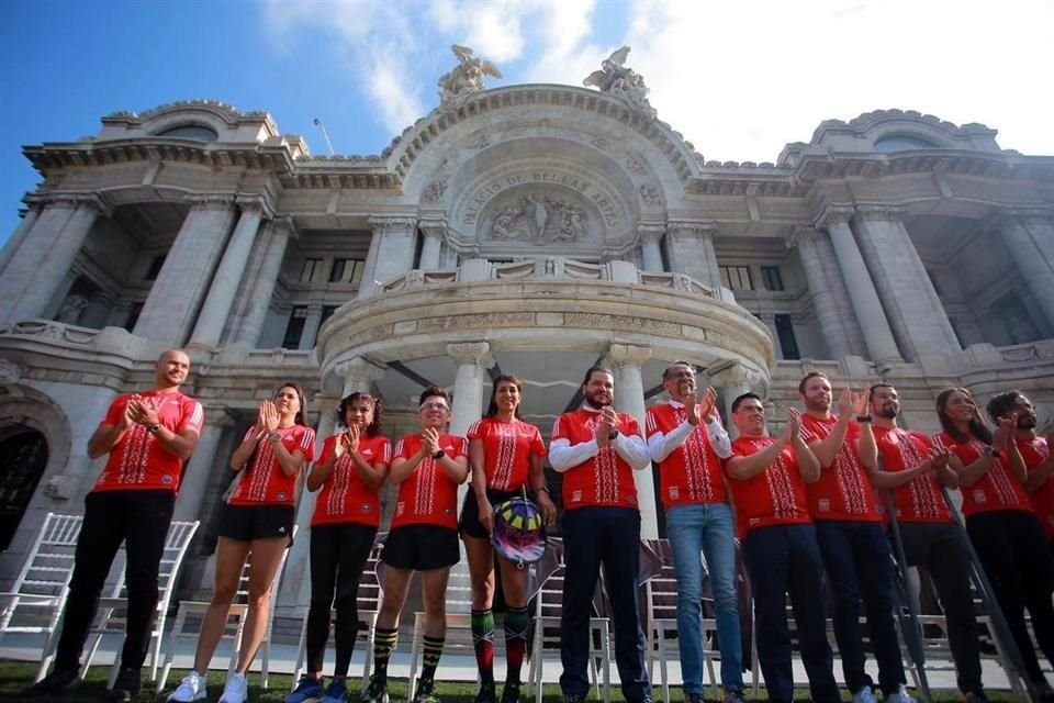 Las playeras del Maratón.