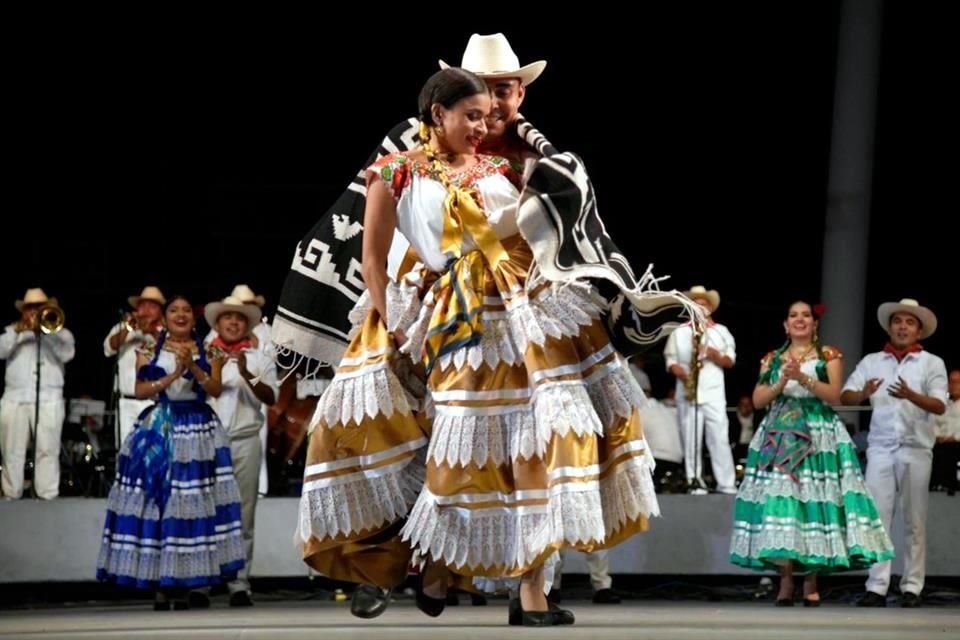 Julio es mes de la Guelaguetza en Oaxaca, ocasión de descubrimiento para el turista y de encuentro para las ocho regiones que conforman su fértil territorio.