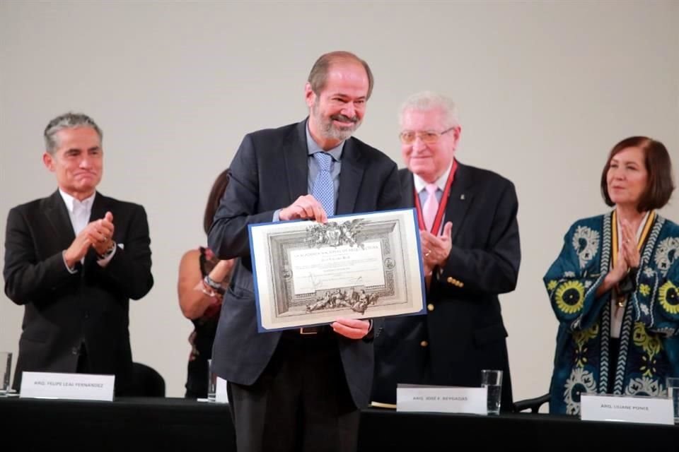 La arquitecta Fernanda Canales resaltó el pensamiento transversal, crítico y creativo de Villoro.