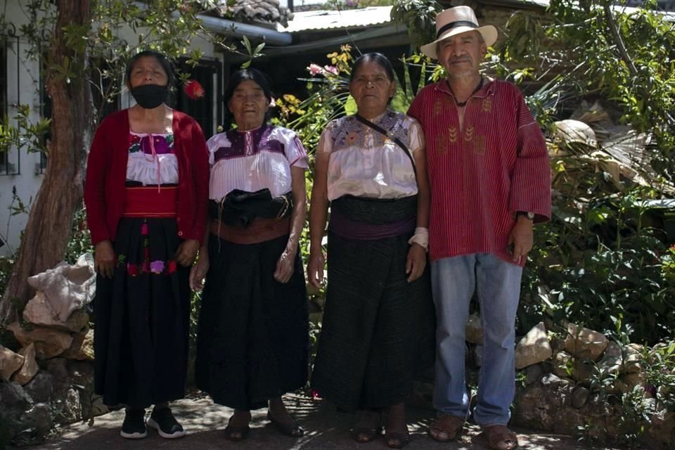 Antonia Moshan, Sebastiana Jiménez, María Méndez y Javier Silverio, fundadores del proyecto en los 70 junto con la poeta Ámbar Past.