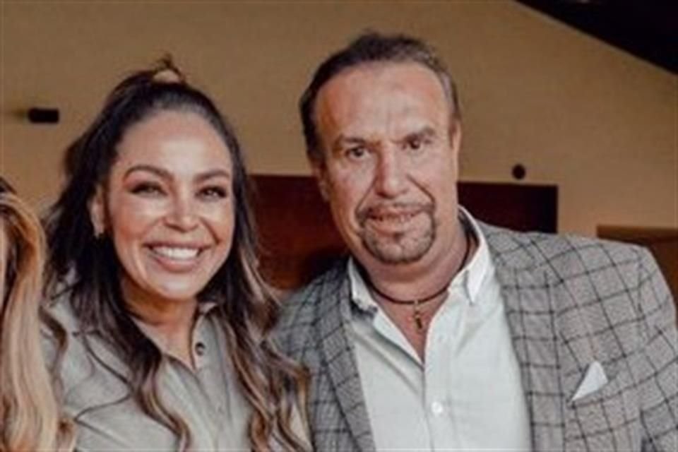 La presentadora Eli Castro publicó esta imagen junto a Luis Oswaldo.