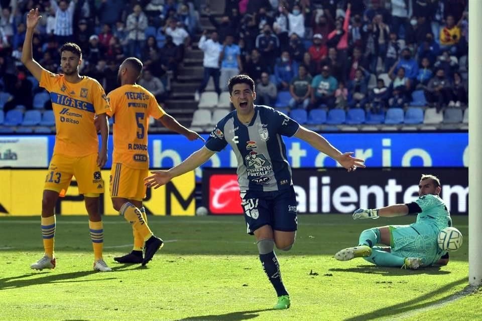 Nicolás Ibáñez marcó un doblete en el partido.