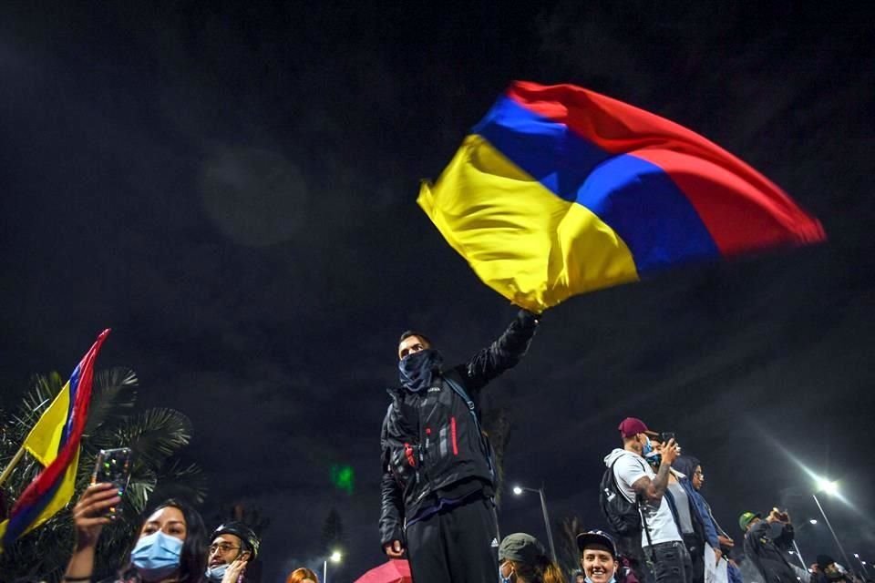 Las protestas exigen un ingreso básico para las familias más pobres, el fin de la violencia policial y mejoras a los sistemas de salud y educación, entre otros.