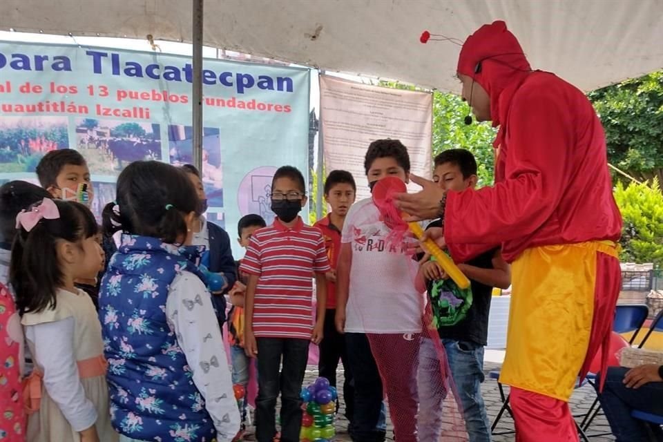 Las clases de derechos humanos que dio el abogado Gonzalo Levi caracterizado del Chapulín Colorado, se convirtieron en un día de fiesta.