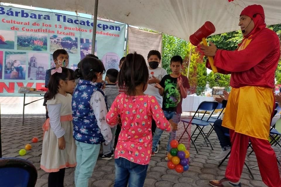 Las clases de derechos humanos que dio el abogado Gonzalo Levi caracterizado del Chapulín Colorado, se convirtieron en un día de fiesta.