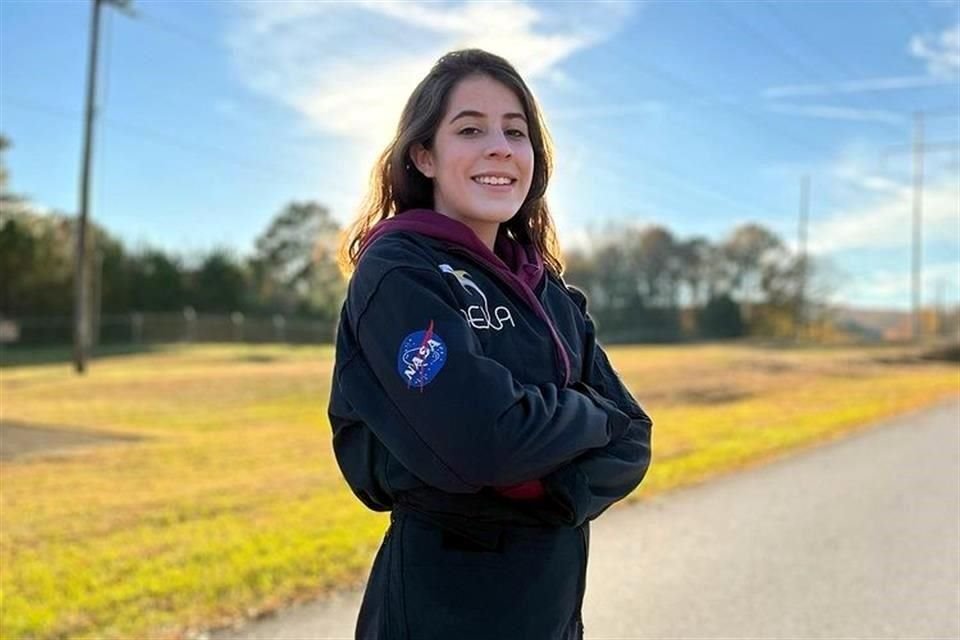 Raquel Reyes durante su estancia en el Space and Rocket Center de la NASA.