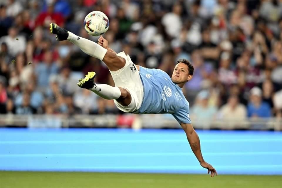 Chicharito Hernández celebró en grande el triunfo.