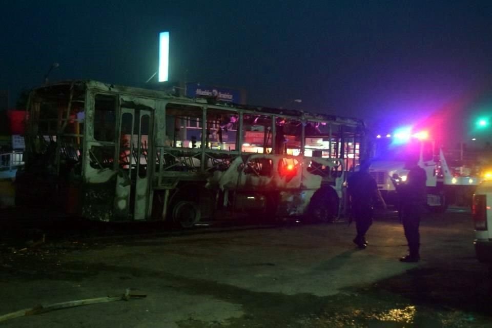 Así quedó una unidad de transporte público en ese municipio.