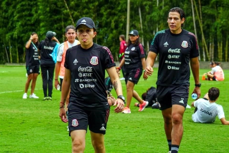 La estratega Ana Galindo espera que su equipo se olvide de los nervios y consiga un buen resultado.