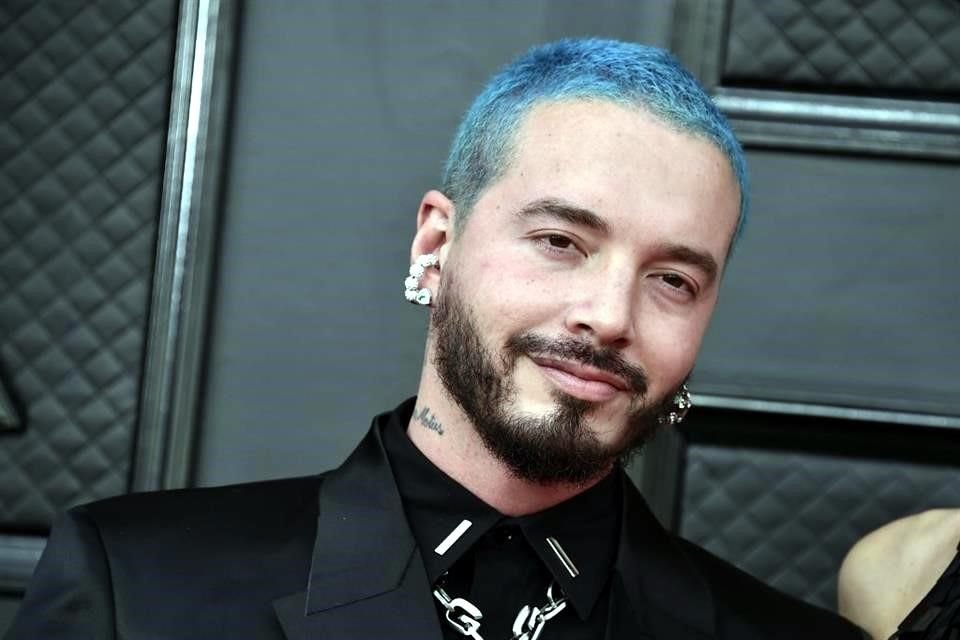 J Balvin encabezará el concierto del arranque de temporada de la NFL 2022 previo al partido entre  Bills y los Rams, en el SoFi Stadium.