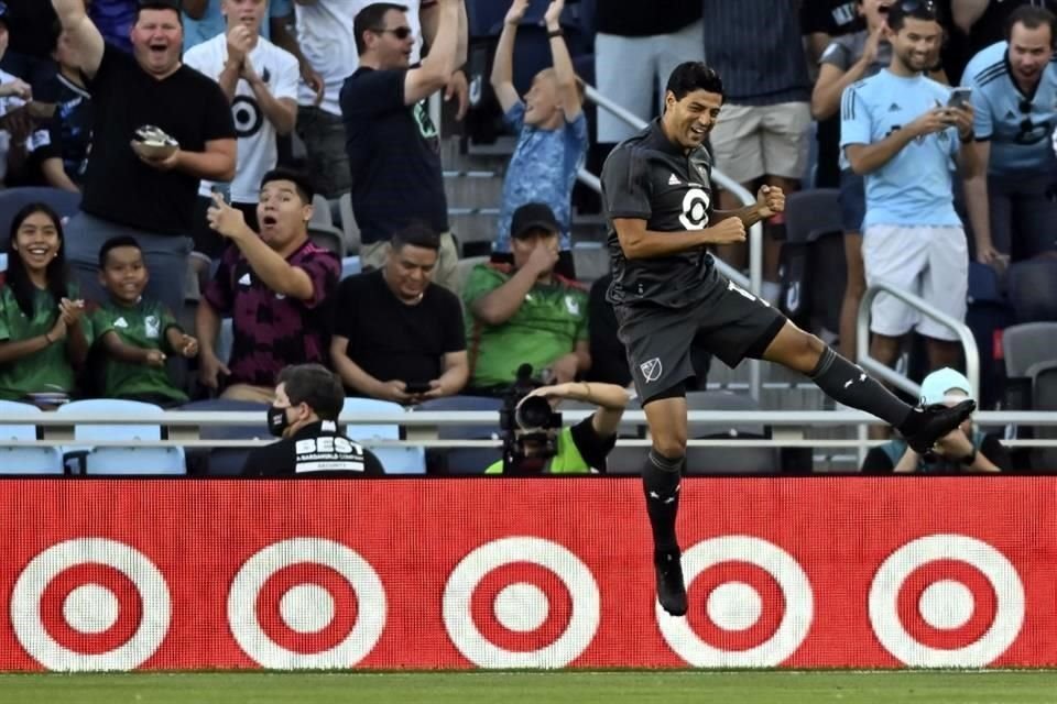 Vela anotó el primer gol del partido.