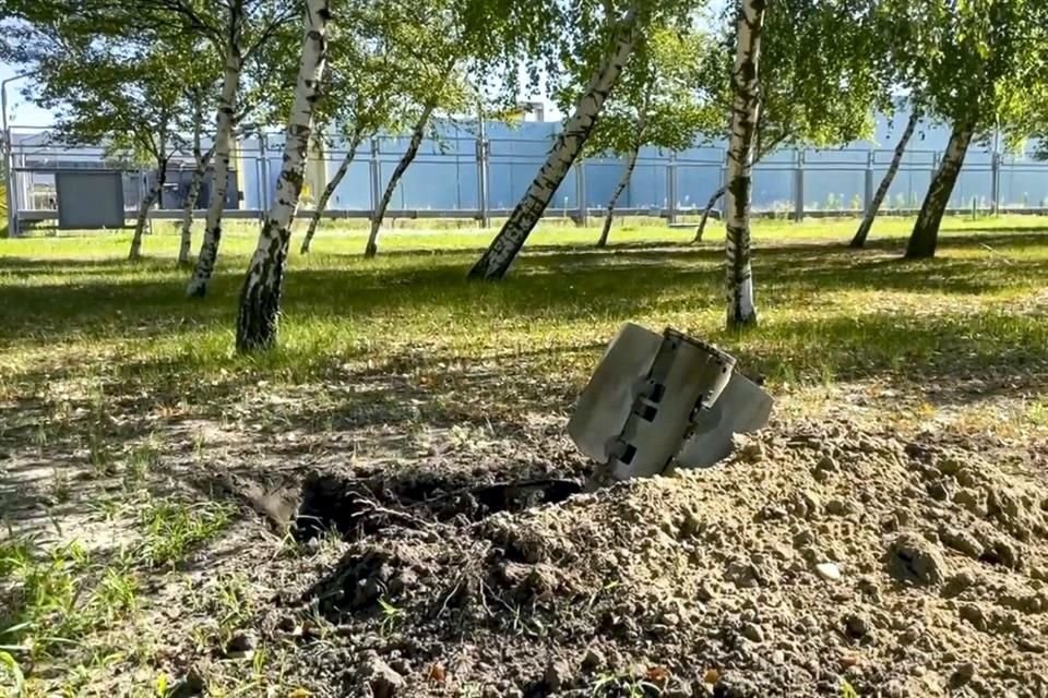 El fragmento de un misil es avistado cerca de las instalaciones de la central nuclear de Zaporiyia.