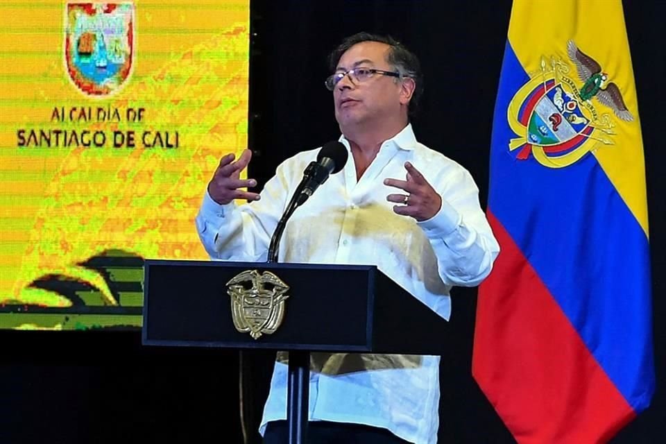 Gustavo Petro durante un evento con Alcaldes de Colombia.