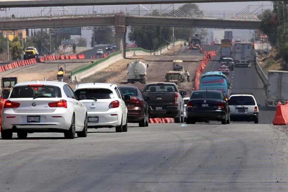 Dos policías municipales de Tecámac fueron arrollados por un camión de transporte público en la autopista México-Pachuca.