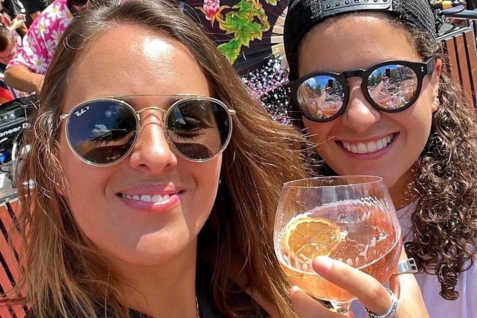 Su compromiso fue el pretexto perfecto para que Saskia Niño de Rivera y Mariel Duayhe se quedaran una semana en Ámsterdam y visitaran varios puntos turísticos.
