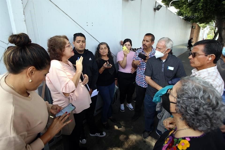 Afectados por AJP fueron recibidos en la Fiscalía de Jalisco, en Calle 14.