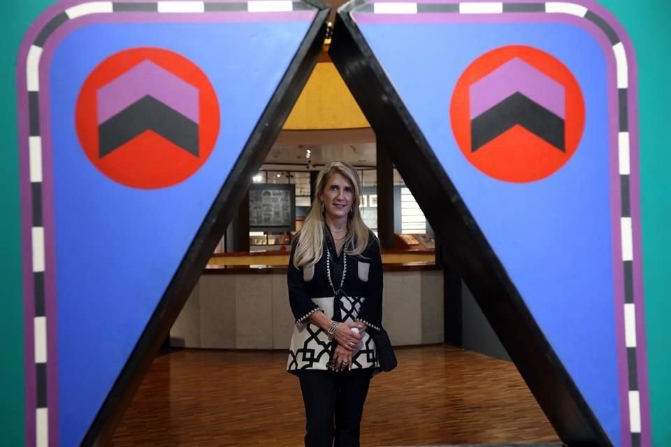 'El Vicente Rojo que tiene el reto de construir algo nuevo, de crear un nuevo lenguaje', detalla la curadora Pilar García sobre el título que da nombre a la retrospectiva.