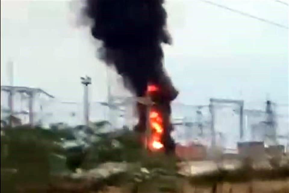 Vista de uno de los incendios en Crimea.