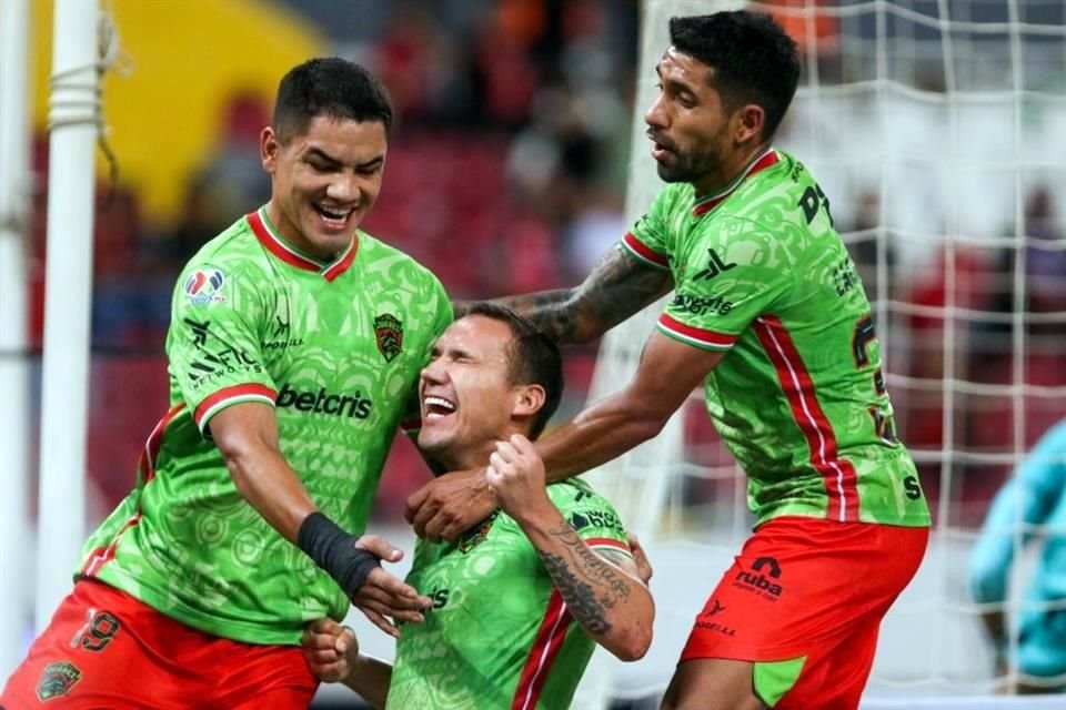 Jesús Dueñas festejó con todo el gol que le dio el triunfo a Bravos.