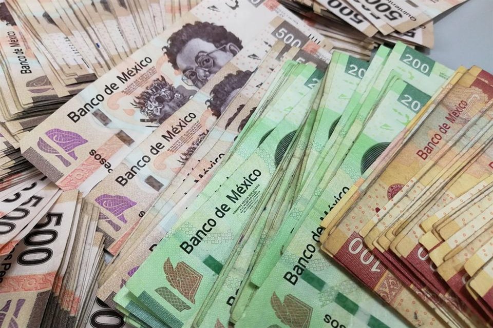 El peso mexicano ligó cinco meses de apreciación frente al dólar.