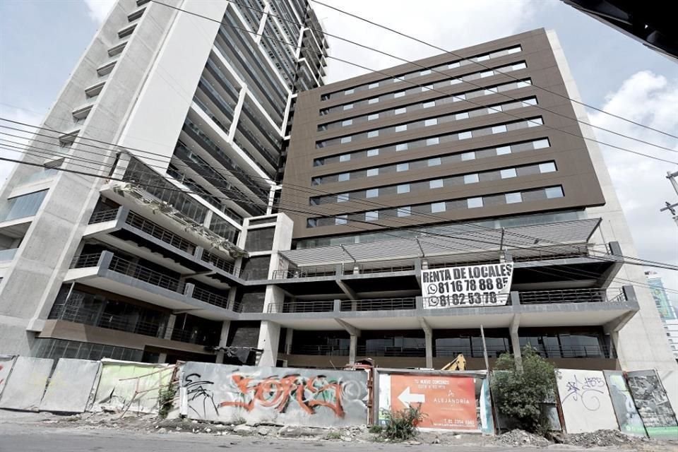 Uno de los edificios que no cuenta con la factibilidad de agua está en la Colonia Roma y va muy avanzado en la venta de departamentos.