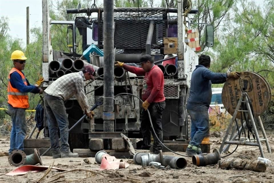 Continúan los trabajos en la mina El Pinabete para rescatar a 10 trabajadores atrapados.