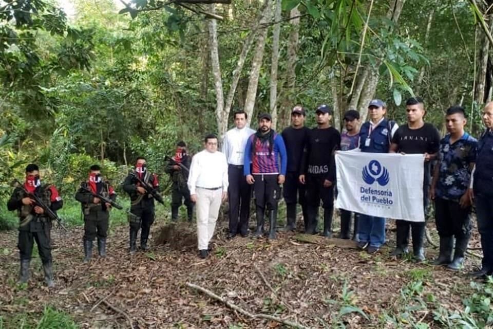 La Defensoría del Pueblo de Colombia supervisó la liberación de los seis efectivos que estaban secuestrados.